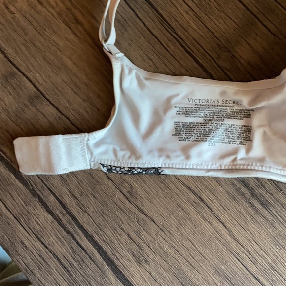 Victoria’s Secret push up bra - Picture 3 of 4